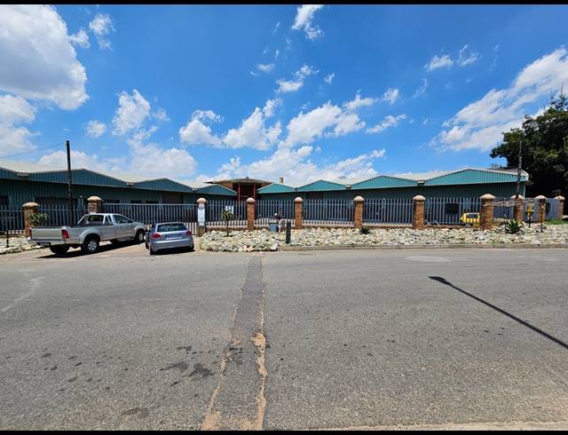 1,100M² WAREHOUSE FOR SALE IN APEX
